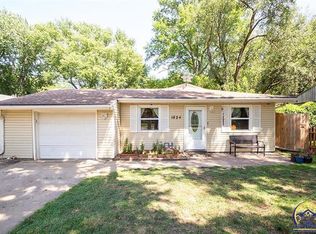 1824 SW Quivira Dr, Topeka, KS 66604