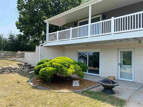 2nd image of 801 Arrowhead Dr