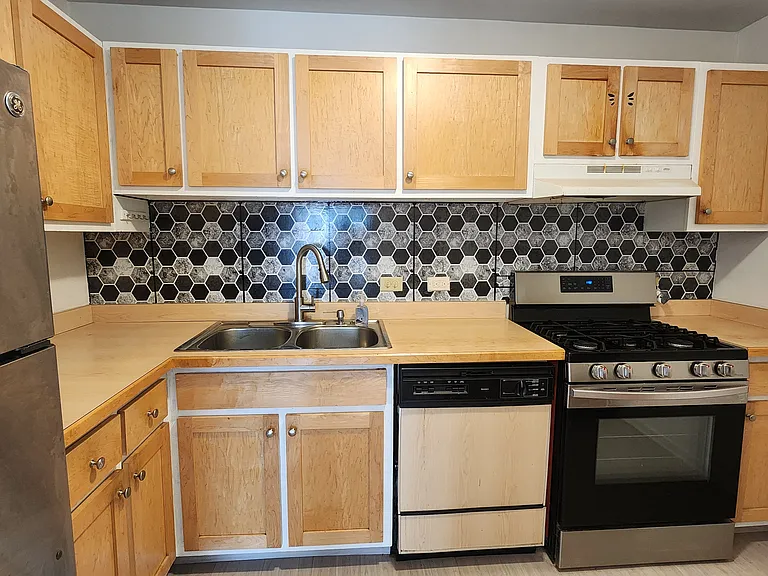 1095 Miller Ln — Photo 10