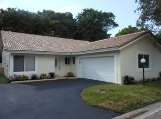 450 Shadow Wood Ln, Coral Springs, FL 33071