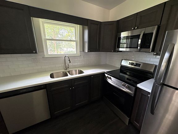 2nd image of 904 Montgomery Ave