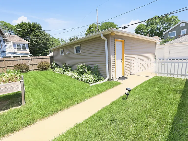 4536 N Larkin St — Photo 27