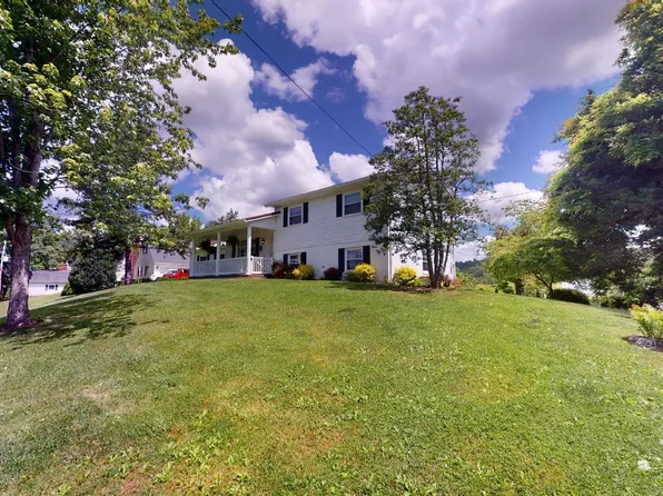 2 Lakeview Dr, Barboursville, WV 25504