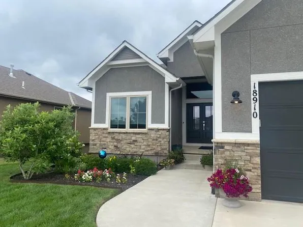 18910 Longview Rd, Spring Hill, KS 66083