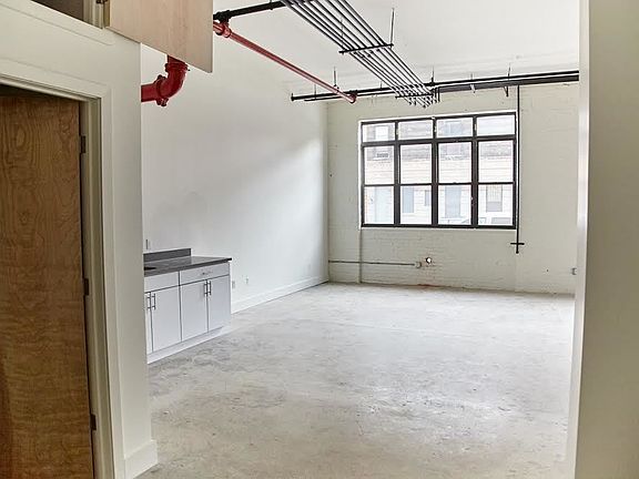 3rd image of 41 Varick Ave APT 102