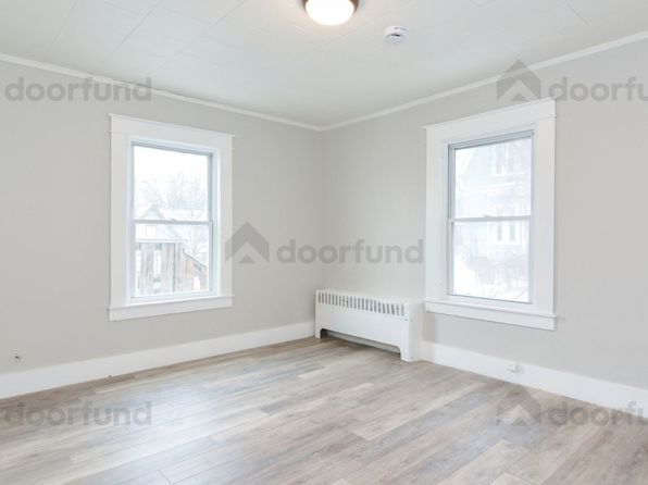 11 Pleasant St APT 2, Franklin, NH 03235