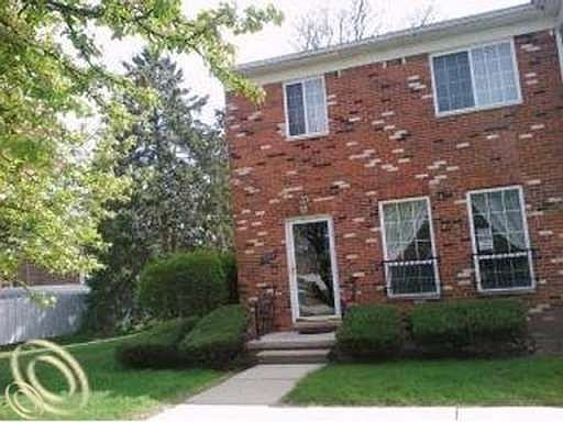 1st image of 560 Fox Hills Dr S