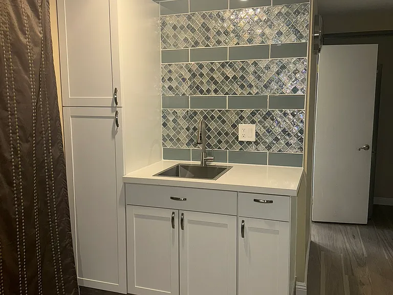 Kitchenette with accent tiles and new cupboards