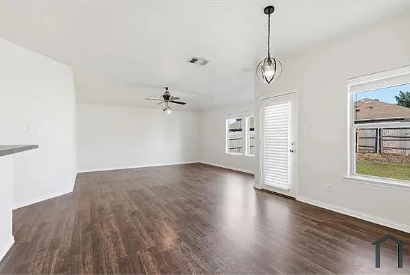3 bed, 1885 sqft, $3,300 — Photo 4