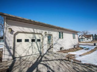 410 4th St NE, Hankinson, ND 58041