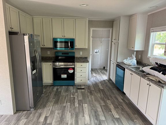 4th image of 701 SW 17th St