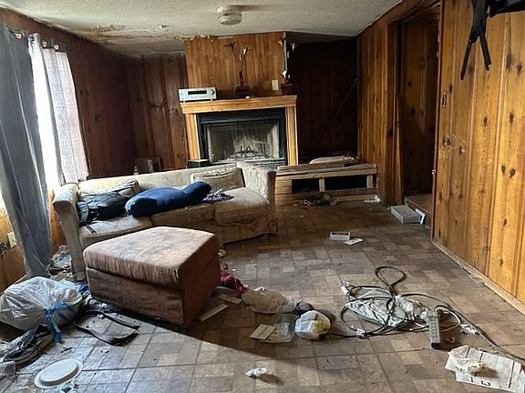 2nd image of 906 Childress St