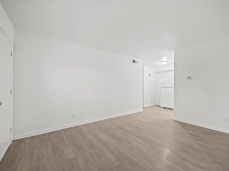 308 W Trinity Ave — Photo 5