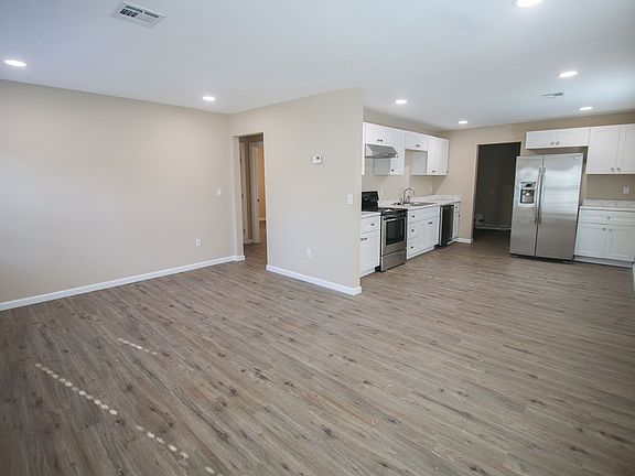 5th image of 3150 E Woodrow Pl