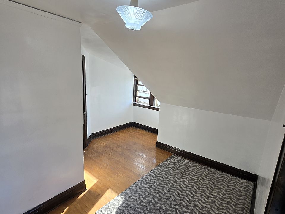 2nd image of 11130 S Artesian Ave #1