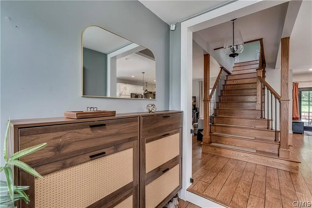 3 bed, 2.5 bath, 2040 sqft, $2,400 — Photo 4