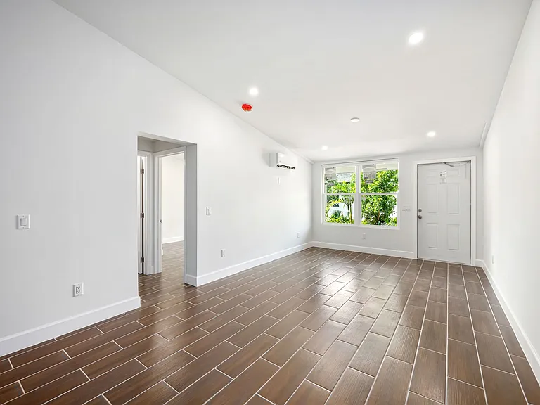 Australian Pines Apartments — Photo 23