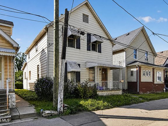 2nd image of 40 Magyar St