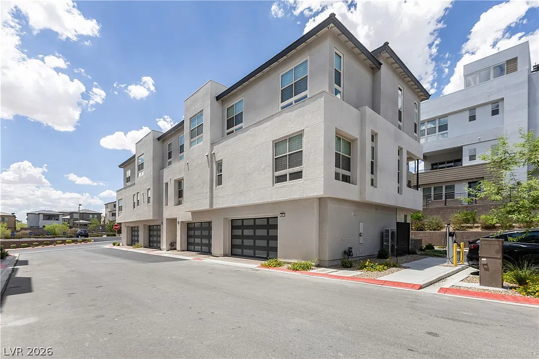 3 bed, 4.0 bath, 2154 sqft, $3,450 — Photo 2