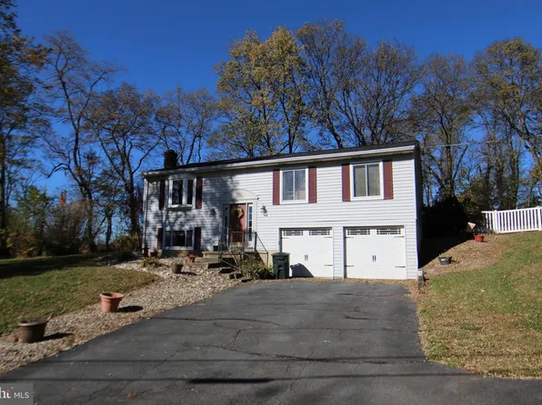 2401 Sunset Dr, Middletown, PA 17057