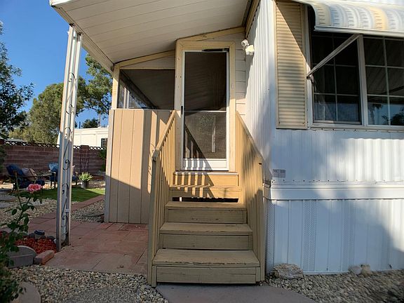 4th image of 71 Selby Ln #71