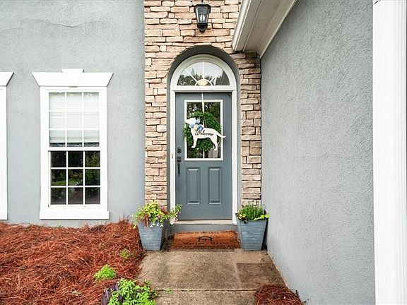 3rd image of 1630 Redbud Way