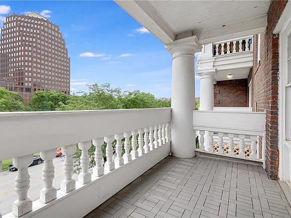 3rd image of 4430 J C Nichols Pkwy #6