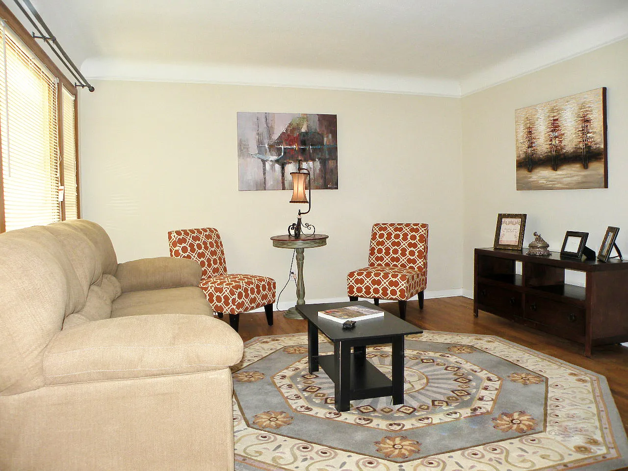 4 Bed- 3 Full Bath Cape Cod for Rent! — Photo 2