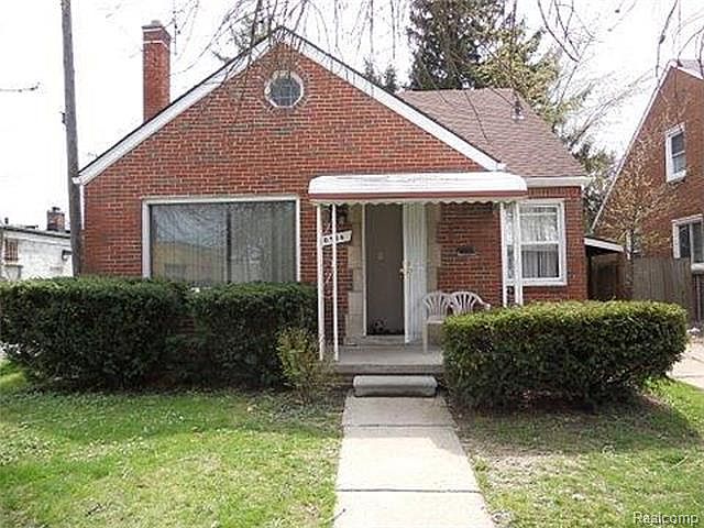 2nd image of 10586 Roxbury St