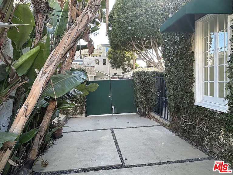 8711 Sherwood Dr — Photo 18