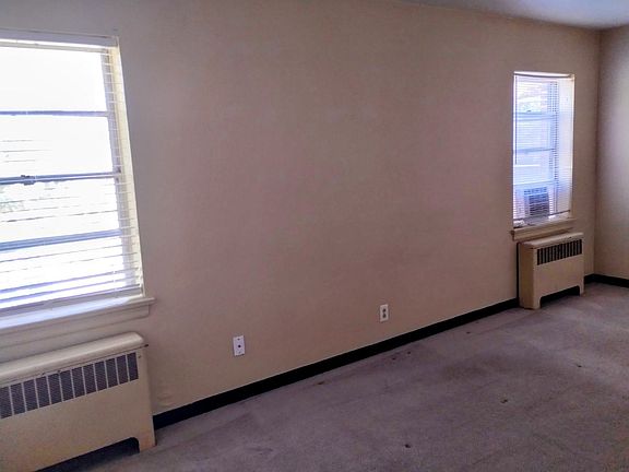 LIVING ROOM OR BEDROOM