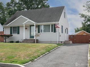 81 Schuyler Dr, Edison, NJ 08817