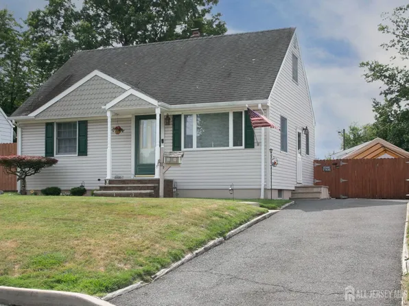 81 Schuyler Dr, Edison, NJ 08817