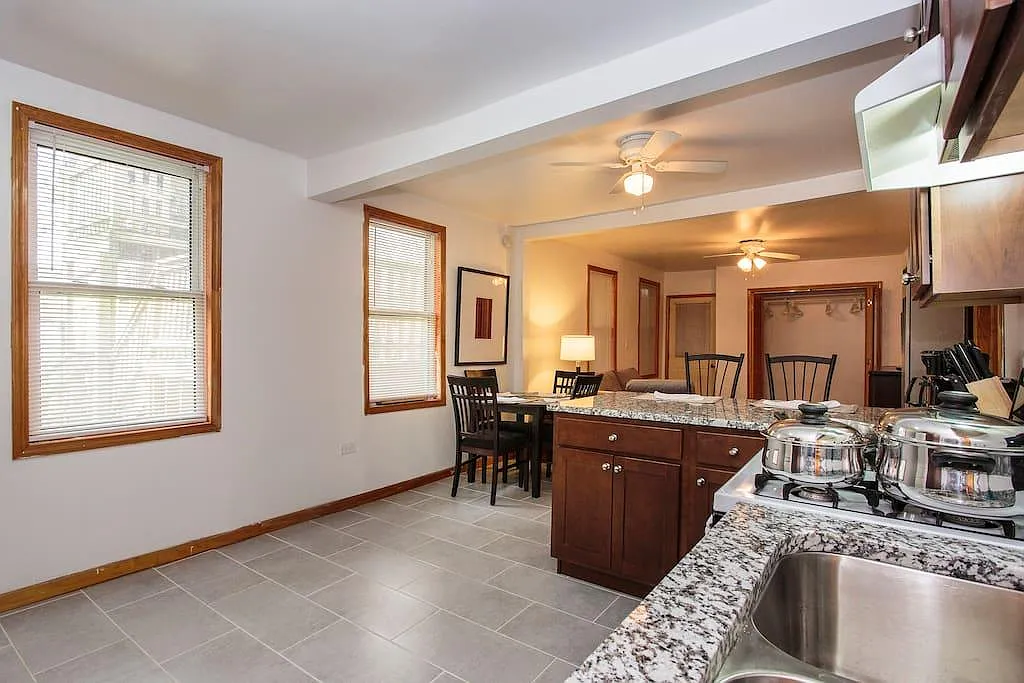 1937 S Racine Ave — Photo 1