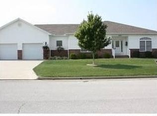 2527 Stephen St, Carthage, MO 64836