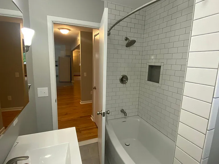 206 Oak St #1 — Photo 15