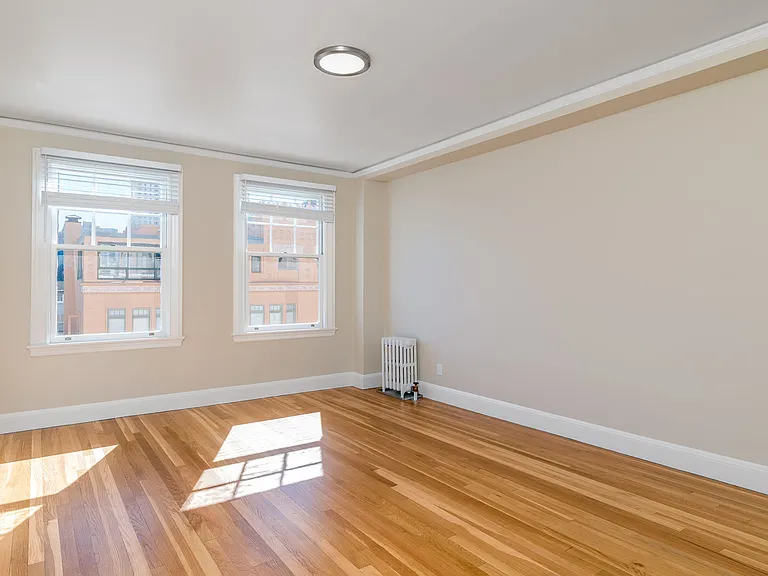 2200 Leavenworth — Photo 14