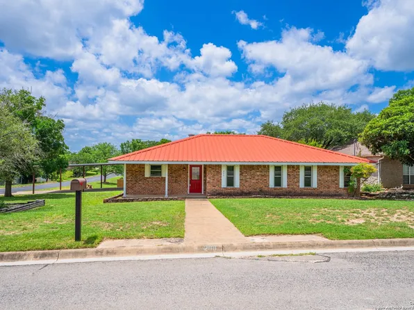 200 Oakview, Kerrville, TX 78028