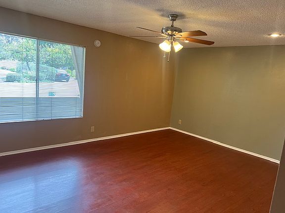 3rd image of 26123 Rainbow Glen Dr