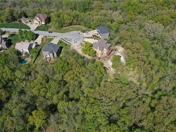 8335 Frederick Ct, De Soto, KS 66018