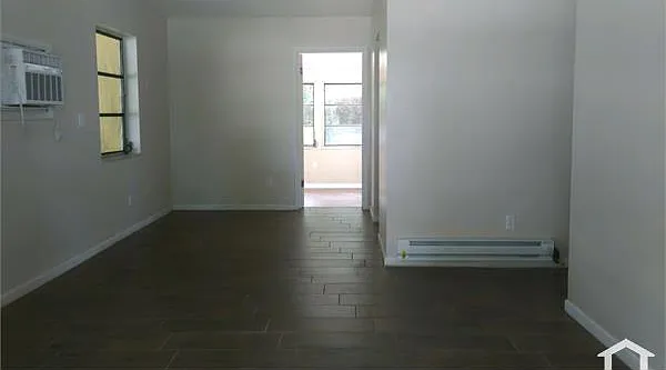 1168 Penfield Ave — Photo 3