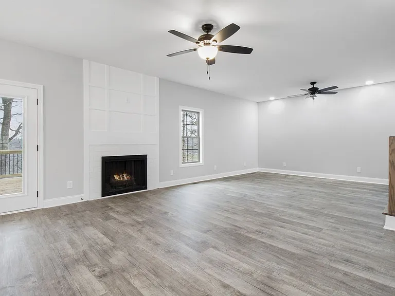 2125 Powell Rd — Photo 5