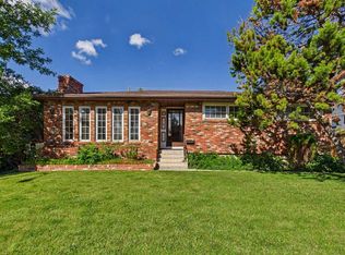 5 SE Chisholm Cres NW, Calgary, AB T2L 0Y9