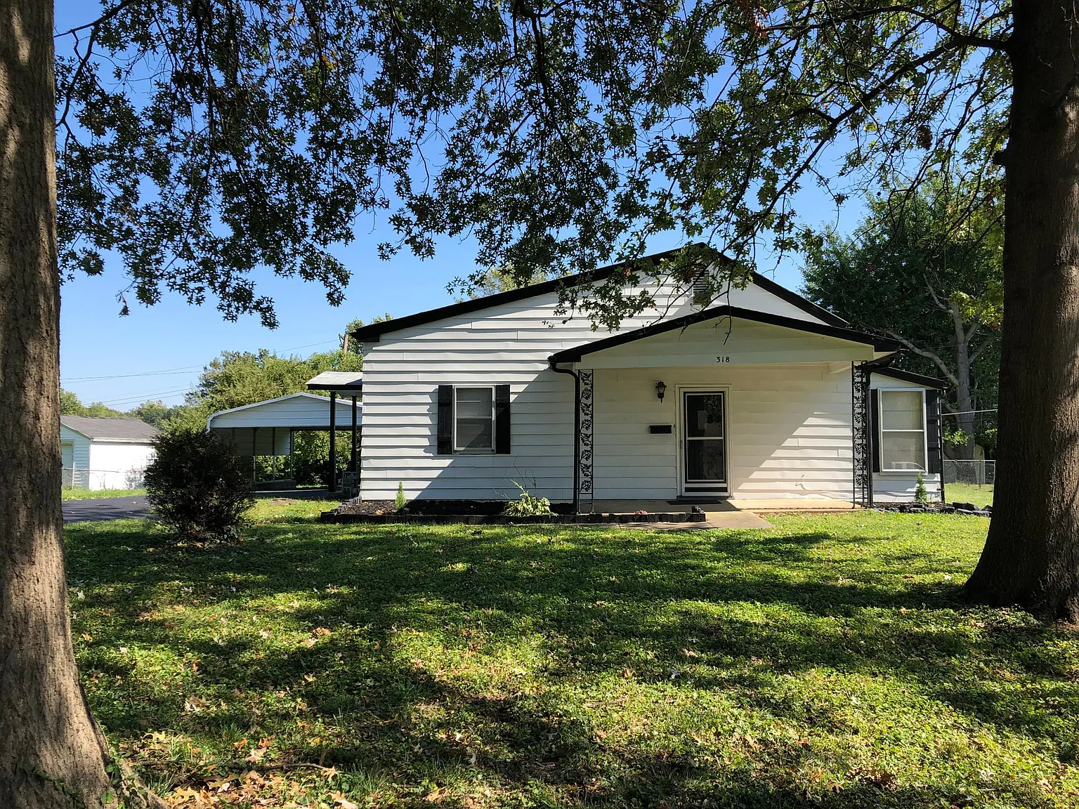 318 Ames Pl photo 1