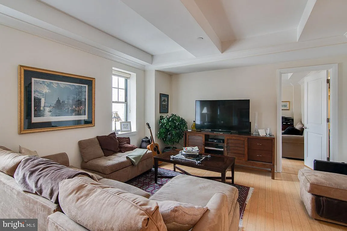 The Warwick — Photo 2