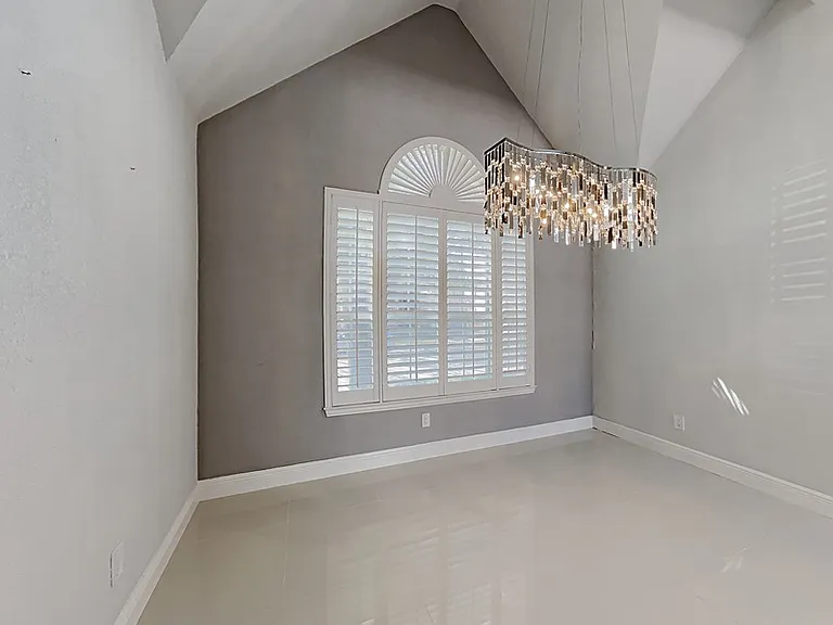 14620 Stratford Ct — Photo 6