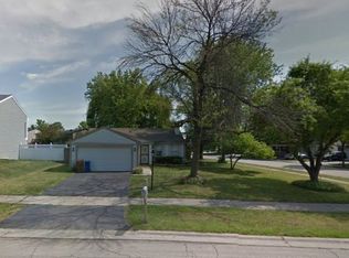 699 Rodenburg Rd, Roselle, IL 60172