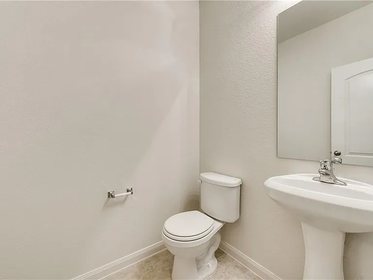 156 Aaron St — Photo 16