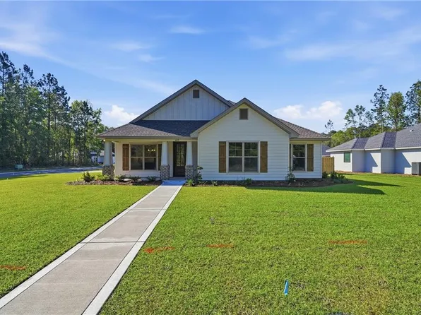 403 Country Walk Cir, Brunswick, GA 31525