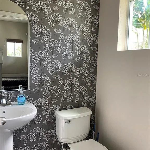 809 N Oregon Ave — Photo 16